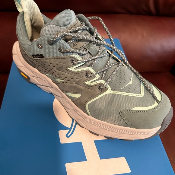 💕HOKA BRAND HIKING SHOES. Never worn. size W 11B💕 - Picture 2 of 6